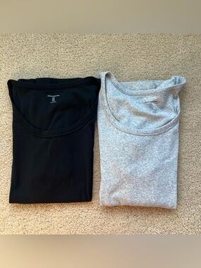 Lot of 2 Amazon Essentials Black & Gray Slim-Fit Scoop Neck T-Shirts - XL - EUC